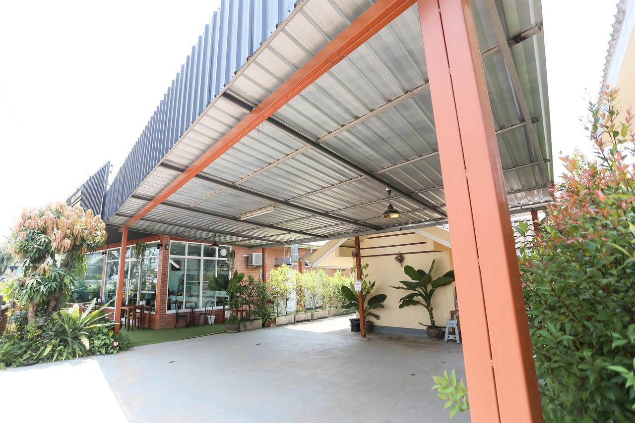Hotel The Garage Chiang Rai Zewnętrze zdjęcie